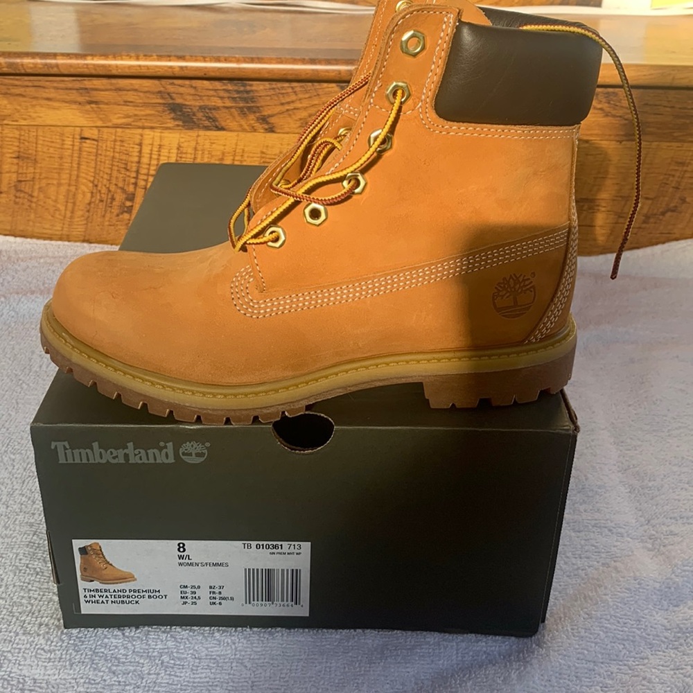 Gorgeous NIB Women’s timberland boots